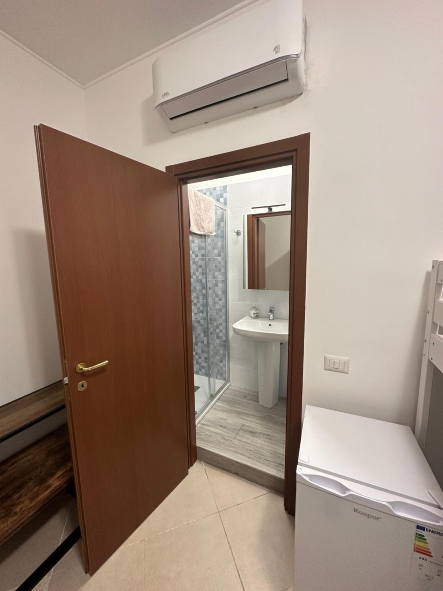 Gigli, Rooms Con Cucina In Comune E Terrazza Милан Экстерьер фото