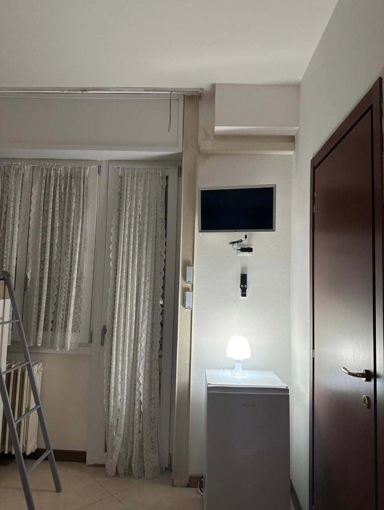 Gigli, Rooms Con Cucina In Comune E Terrazza Милан Экстерьер фото